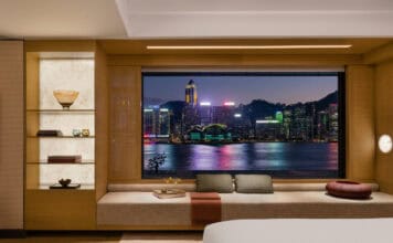 리젠트 홍콩, 홍콩 빅토리아 하버에 공식 그랜드 오픈